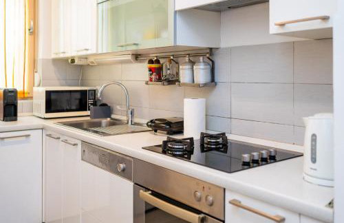 Cityscape Comfort Apartment With Garage - Happy Rentals - Photo 36