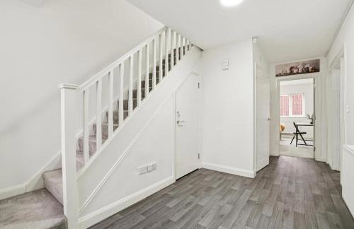 Spacious Ensuite Home near M6 with Driveway Parking - Foto 4