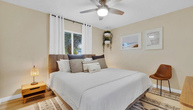 Designer Coastal Paradise w Pool - Steps to Beach - Foto 5, Quarto