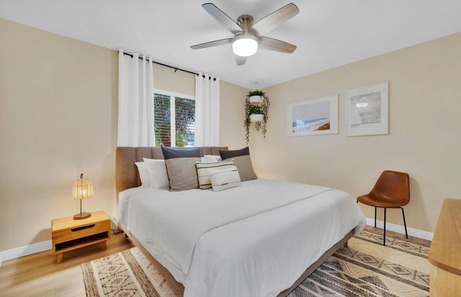 Designer Coastal Paradise w Pool - Steps to Beach - Foto 37