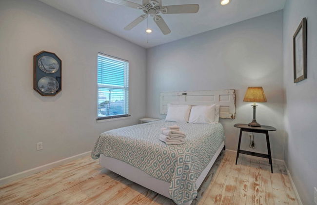 Sleeps 28 2 Homes w/ Boat Dock & Waterfront Pool Laguna Village Haven - Foto 73