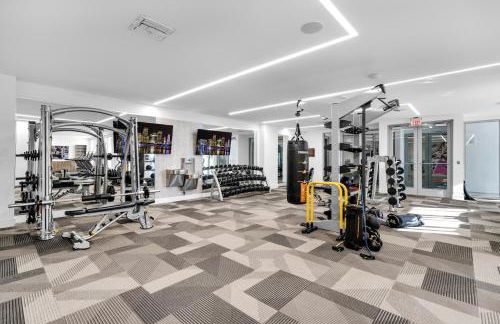 Miami Magic Vibrant 2 Bedroom with Free Parking - Photo 19