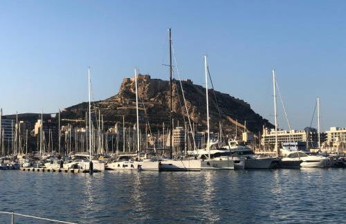 Beautiful 3 bed, 2 bath modern apartment - Foto 16