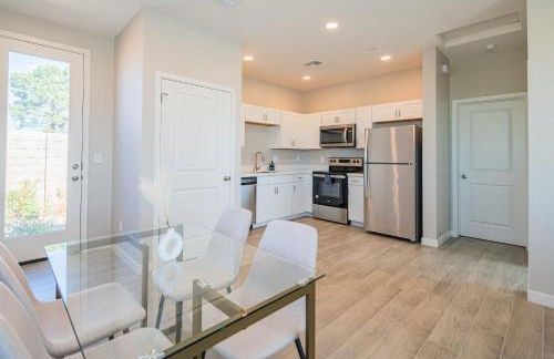 Serene 2BR Home with Premium Beds - Foto 27