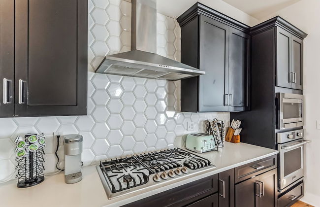 Chic Townhome for 10 W/rooftop - Foto 10