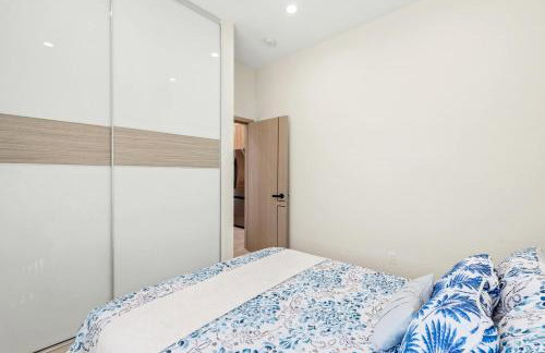 Cozy Modern Home w Full Kitchen & Parking - Foto 15