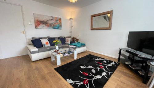 Riverside 2 Bedroom Townhouse with Car Charger - Foto 3