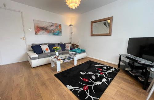 Riverside 2 Bedroom Townhouse with Car Charger - Foto 3