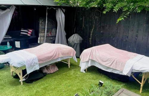 Houston's Downtown Bloom House - Spacious Floral Escape for Groups - Foto 58