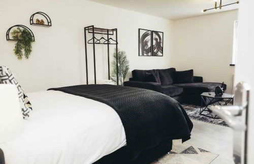 BIG DISCOUNTS THIS WEEK Free Parking and WiFi - Photo 3