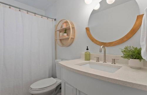 Sunny Palm Cottage W/ Hot Tub + Fire Pit + Grill + 10 to Beach! - Foto 27