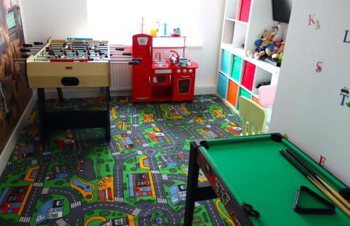 Four Corners Holiday Home with Hot Tub & Sauna - Photo 97