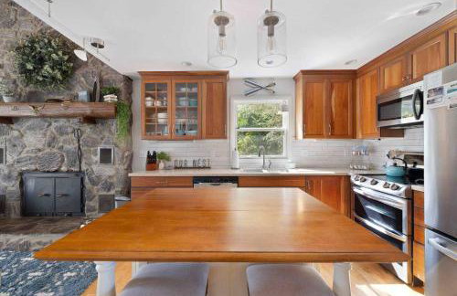 Relaxing Lakefront Retreat w/ Hot Tub & Dock - Foto 16