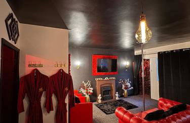 Play Queen - A Playful Unique Hot Tub Retreat - Foto 9