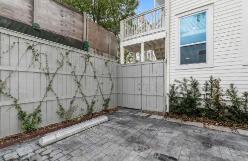 Charming 2BR on Carondelet by Hosteeva - Foto 32