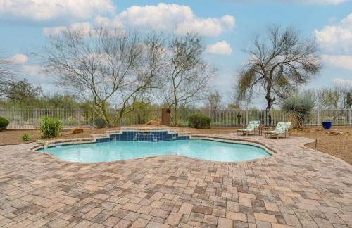 Luxe Couples Retreat with Pool and Outdoor Kitchen! - Foto 24