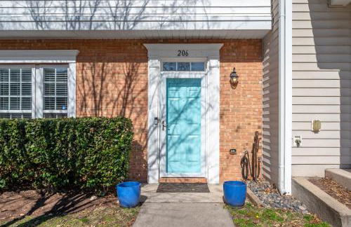 Modern 3-BR Townhome w Private Backyard Near RTP - Foto 66