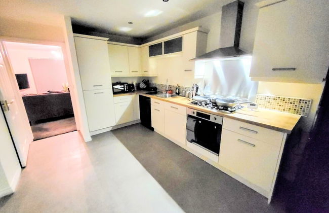 Large Modern House with Parking - Photo 43