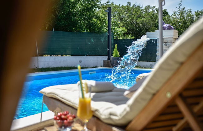 Spacious Prgomet Retreat With Private Pool, Fitness Centre, and Garden - Foto 62