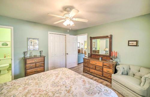 Oak Island Home with Yard Less Than 1 Mi to the Beach! - Foto 16