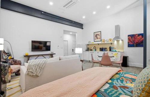 The Ella Stylish King Studio in LaVilla Pool - Photo 22