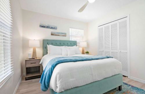 3BR Family Getaway Steps to Sand & Sun - Foto 13