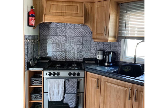 Beautiful 3-bed Caravan on Holiday Park - Foto 6