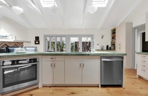 Stylish 3BR Retreat Close to Coast & Wineries - Foto 16