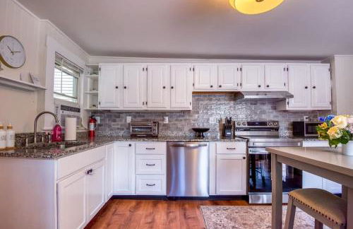 Spacious 6BR close to Portsmouth beaches and UNH - Photo 61