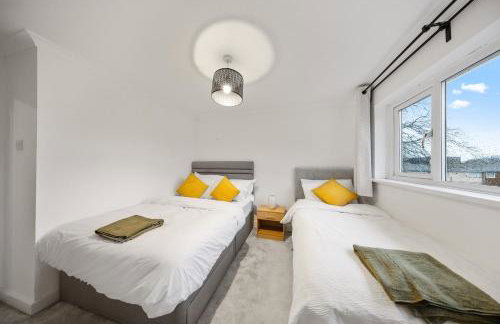 Long-short-stay Medway home with parking, WiFi &pool table - Foto 32