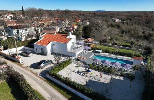 Casa BELLADONNA with Heated pool and Kids Playground - Photo 36