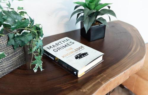 Cozy and Stylishly-Walk To The Beach - Sleeps 5 - Foto 10