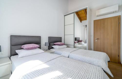 Promina luxury villa with 72sqm Heated Pool, Jacuzzi, Infrared Sauna, Tennis court, Media room - Foto 25