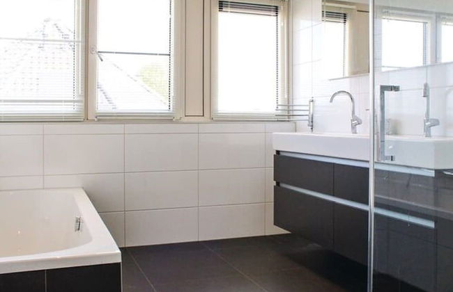 Villa in Friesland With Waterfront Jetty - Foto 12