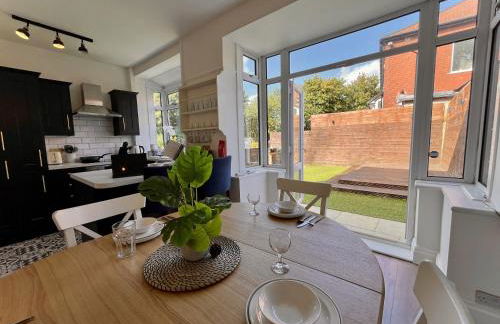 Stylish 3-bed home in Prestwich with free parking - Foto 6
