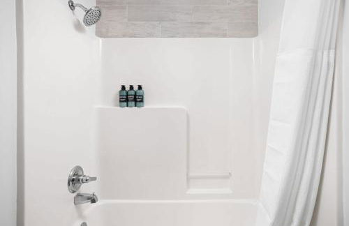 BOLD 2BR 2BA In The Block Apartment by CozySuites - Foto 17