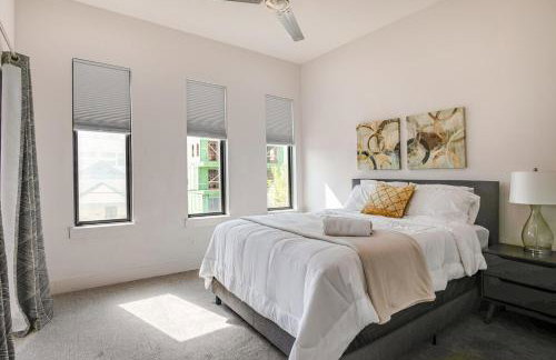 Uptown Modern with Private Patio & 1Gbps Wi-Fi - Foto 27