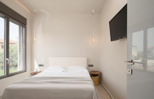 Amalthia Villa, Heated Pool & Walk to the Beach, By ThinkVilla - Photo 38