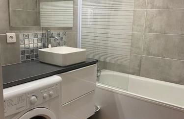 T2 PARFAITEMENT SITUÉ AU PIED DE LA CATHÉDRALE - Foto 3