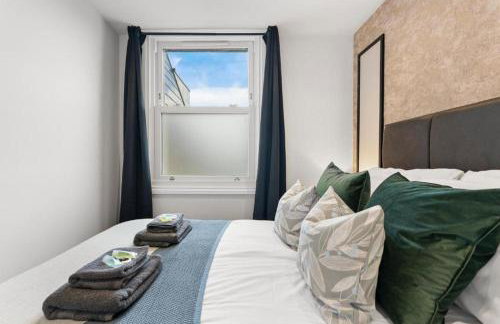 Stunning 4 Bedroom Abode in Zone 1 - Balcony - Sleeps 9 - Foto 30