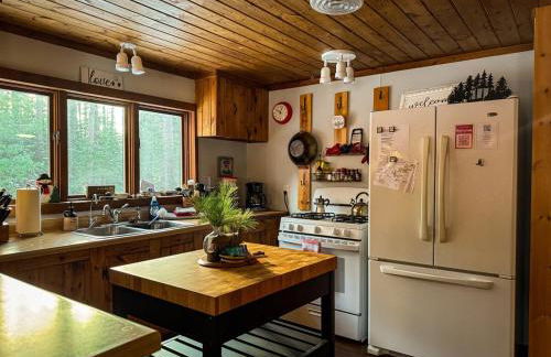 Cabin Retreat with Sauna Trails and Lake Access - Foto 25