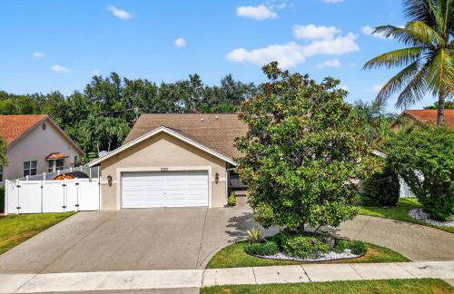 Family-Friendly Boca Gem! 4BR 3BA with Pool & Sauna - Foto 47