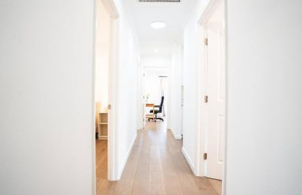 Grand Lux 4BR Prime Location & Serene Yard - Foto 44