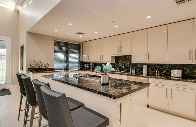 Luxe 4 Bdrm W/pool and Spa on Golf Course Lot! - Foto 13