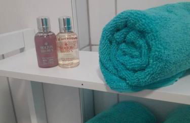 1-Bed House Sleeps 4 Free Parking - Foto 8