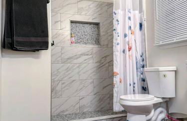 Modern 5BR with Full Kitchen, Game Room, Fenced Yard and BBQ Grill - Foto 69