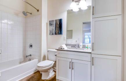 Luxury Modern Apt with Patio - Foto 22