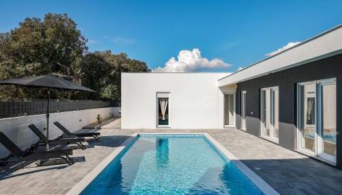 Villa La Reina - Private Heated Pool & Garden - Photo 4, sunbed