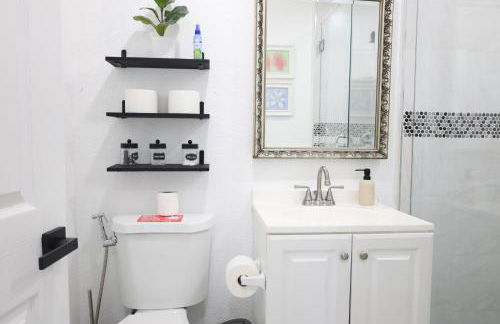 GREAT Luxe House NEAR Downtown & Marina in Miami - Photo 38