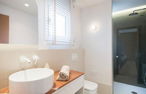 Mediterranean Retreat with 4-Bedroom, 3-Bath Apartment in Barcelona - Foto 13